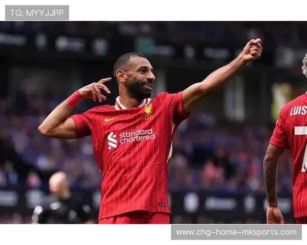 利物浦萨拉赫瞬间加速甩开三人挑射得分，足球世界的奇迹再现！