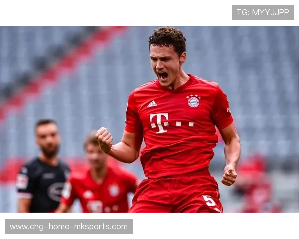 拜仁帕瓦尔插上劲射打穿对手禁区防线